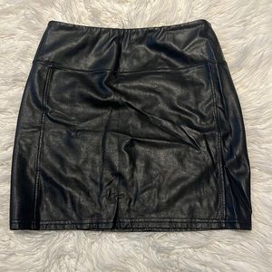 Wilfred free vegan leather skirt size small